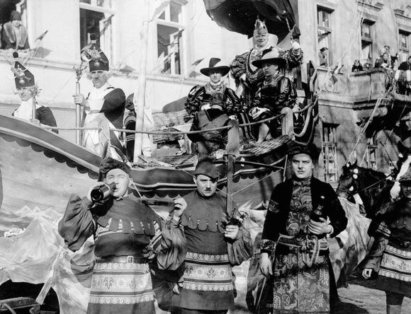 Luis Weber auf seinem Wagen 1928